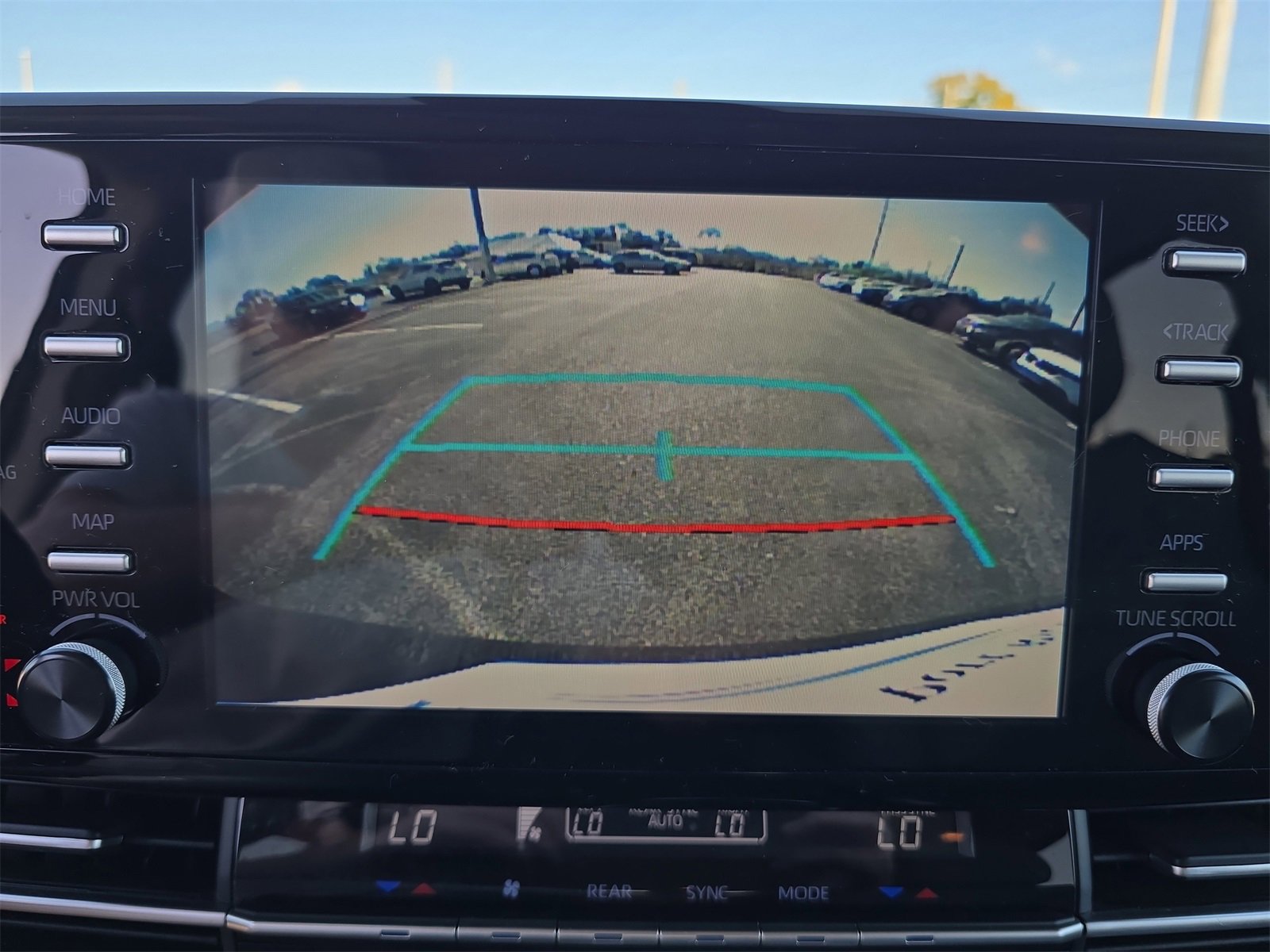 Used 2024 Toyota Sienna XLE image 19