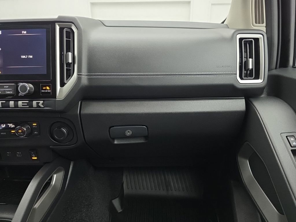Used 2025 Nissan Frontier SV w/ SV Convenience Package image 41
