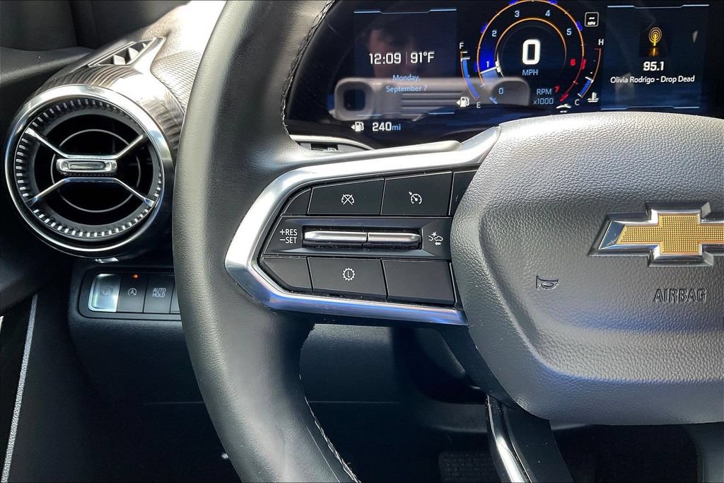 Used 2025 Chevrolet Equinox LT FWD image 14