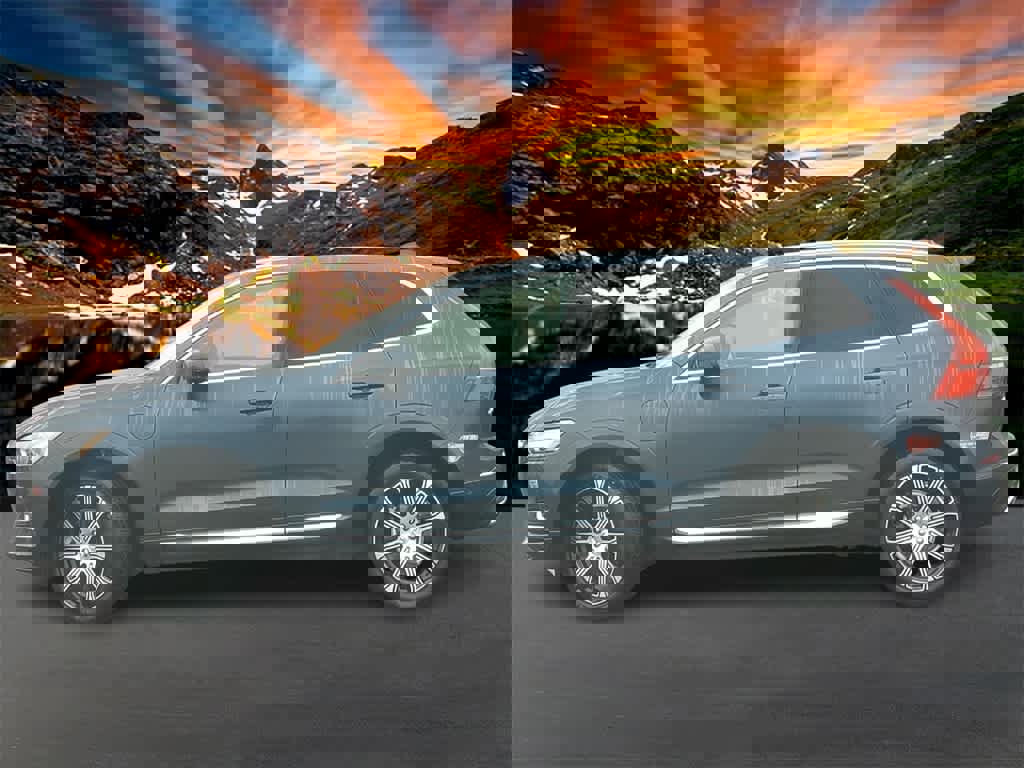 Used 2018 Volvo XC60 T8 Inscription w/ Advanced Package image 3