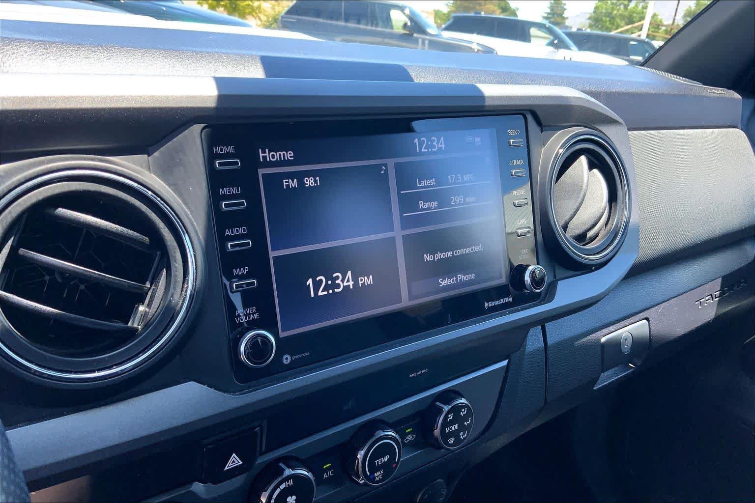Used 2020 Toyota Tacoma TRD Sport w/ Technology Package AWD/4WD image 33