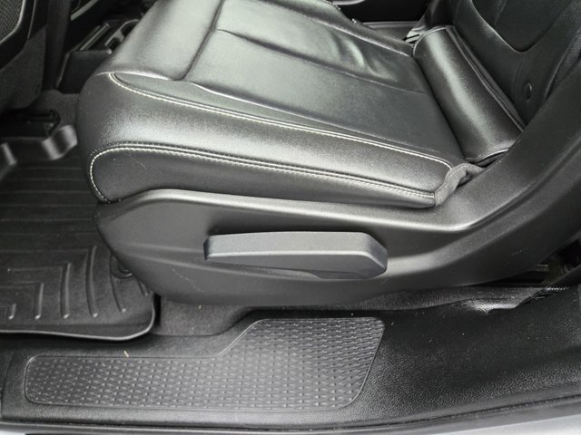 Used 2022 Jeep Grand Cherokee L Limited w/ Black Appearance Package image 33