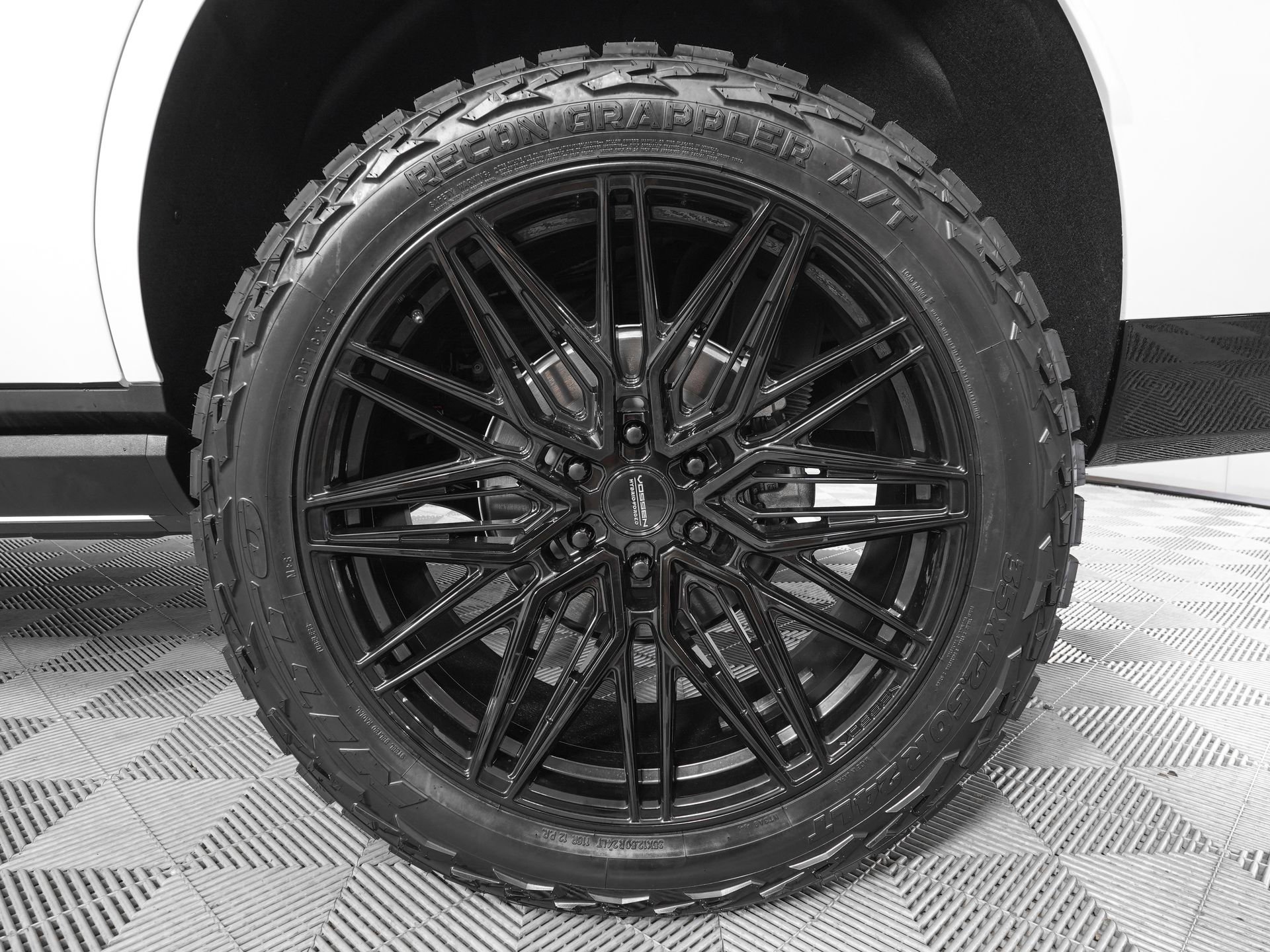 Used 2026 Cadillac Escalade Platinum Luxury w/ LPO, Floor Liner Package AWD/4WD image 35