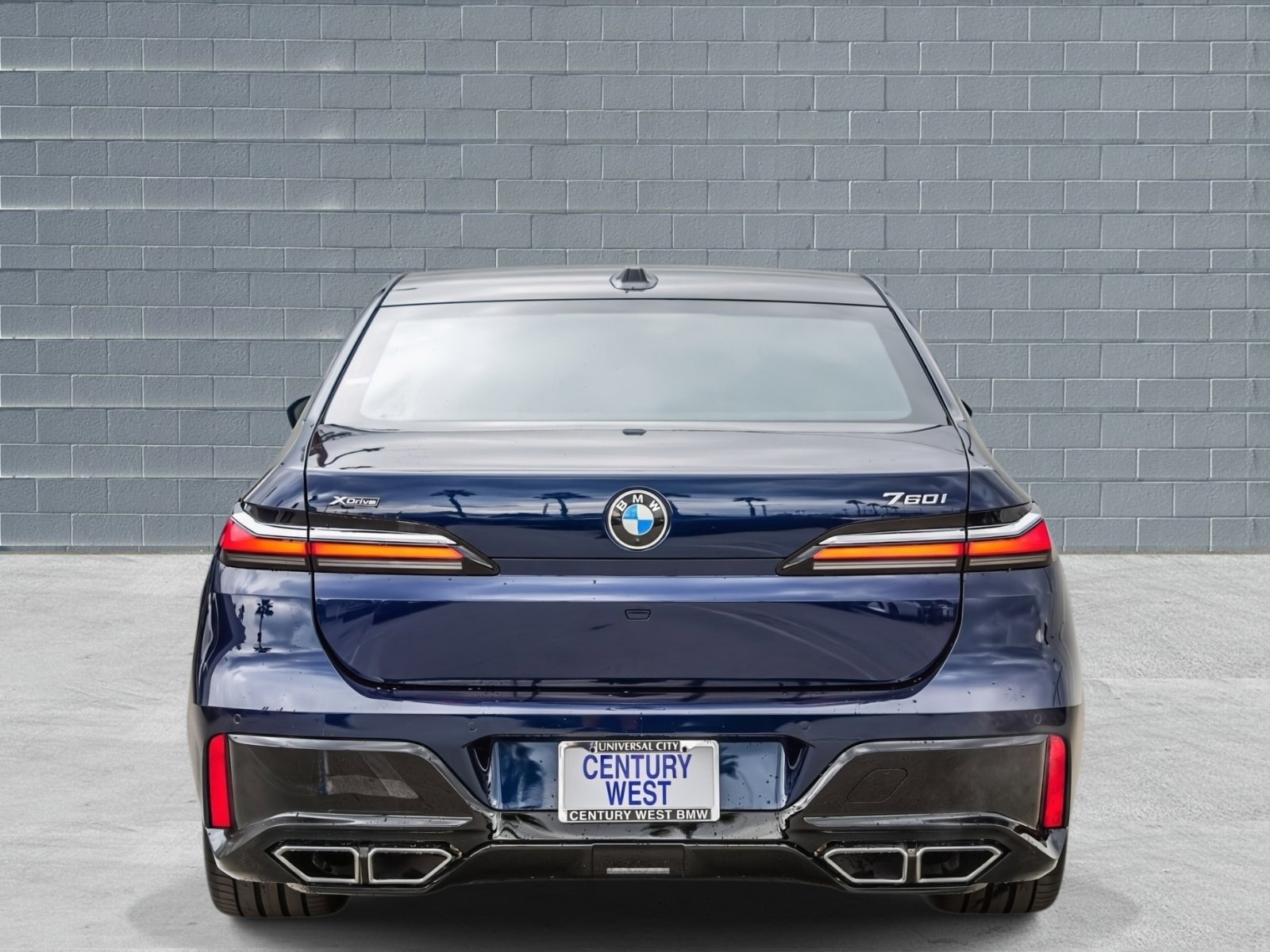 Used 2025 BMW 760i xDrive w/ Executive Package image 3