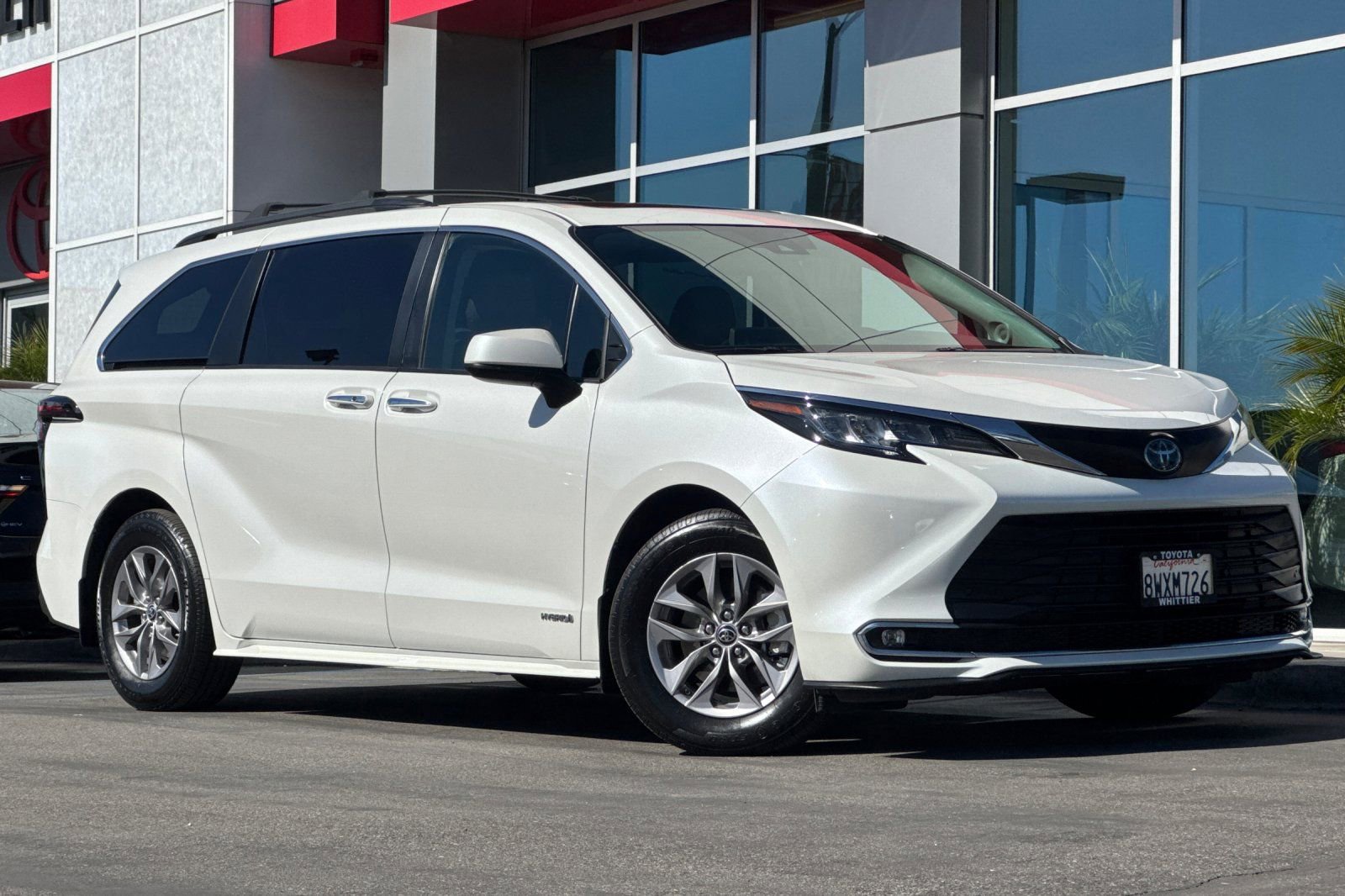 Used 2021 Toyota Sienna XLE w/ XLE Plus Package image 2
