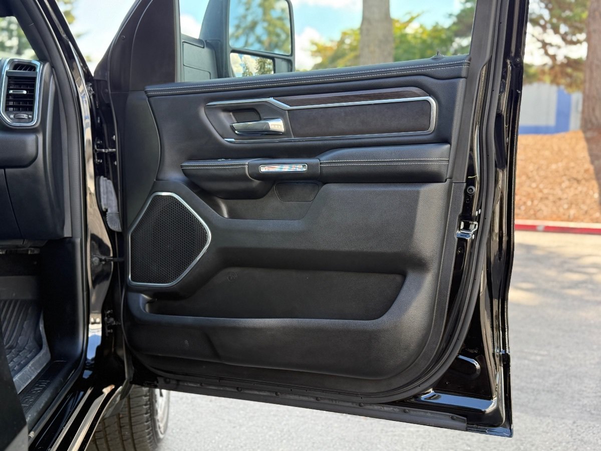 Used 2025 RAM 1500 Laramie w/ Sport Appearance Package AWD/4WD image 15