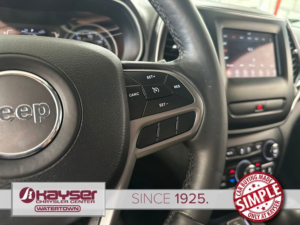 Used 2019 Jeep Cherokee Latitude Plus w/ Comfort/Convenience Group FWD image 17