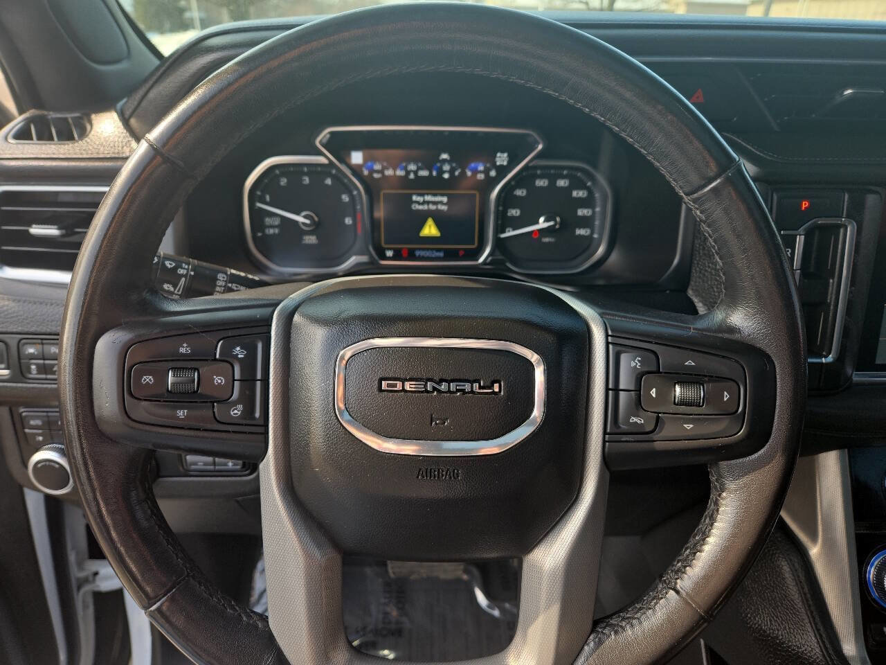Used 2021 GMC Yukon Denali w/ Denali Premium Package image 11