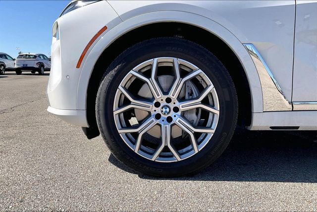 Used 2023 BMW X7 xDrive40i w/ Parking Assistance Package image 4
