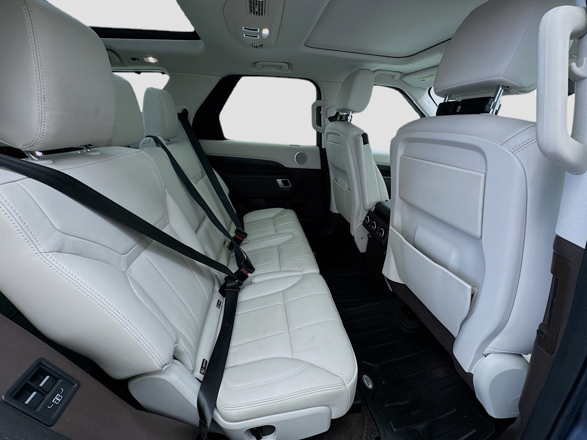 Used 2018 Land Rover Discovery HSE image 19