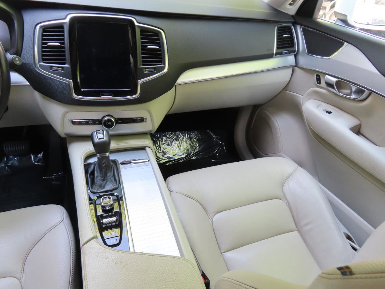 Used 2018 Volvo XC90 T6 Momentum w/ Convenience Package AWD/4WD image 13