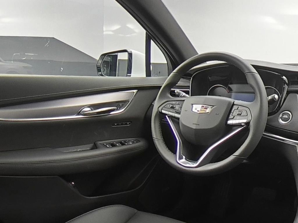 New 2025 Cadillac XT6 Luxury w/ LPO, Floor Liner Package AWD/4WD image 9