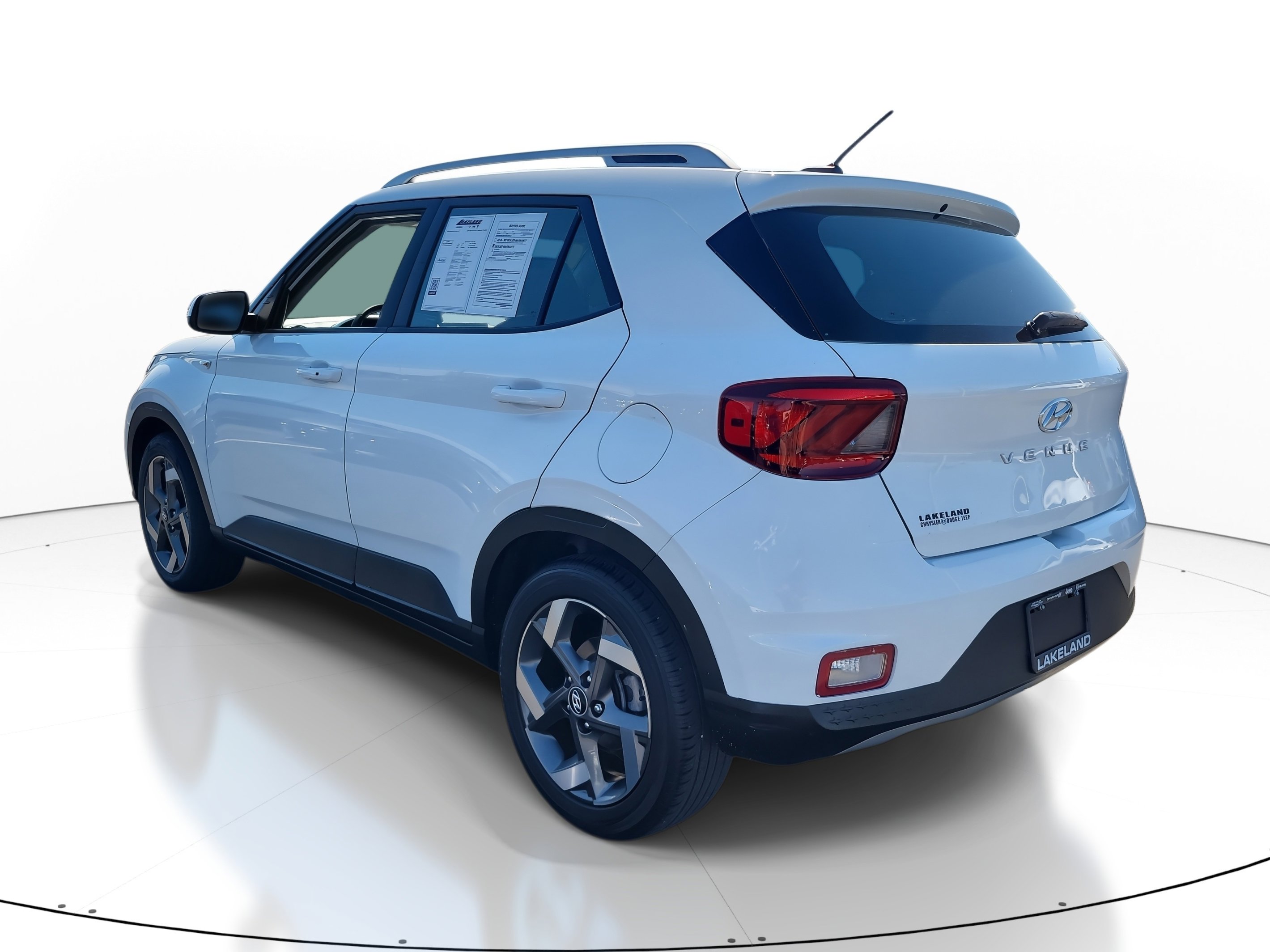 Used 2024 Hyundai Venue SEL image 6