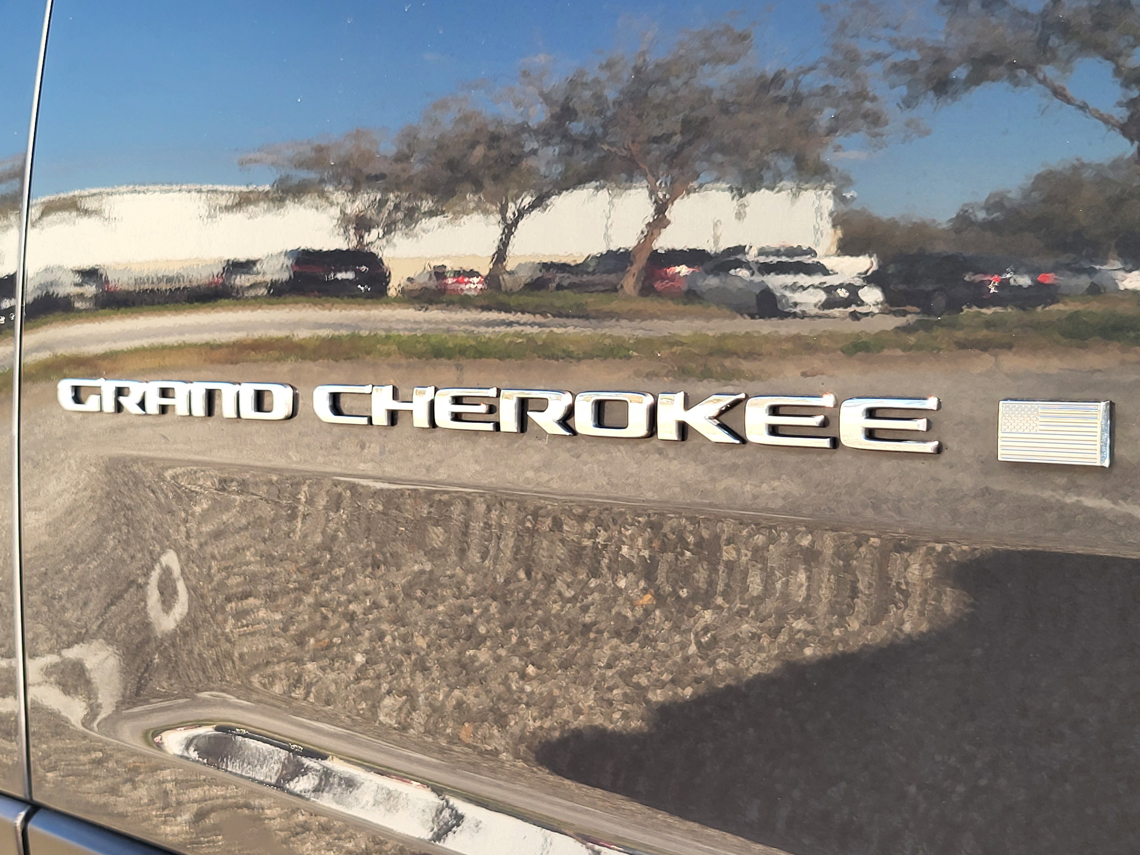 Used 2022 Jeep Grand Cherokee L Limited image 11