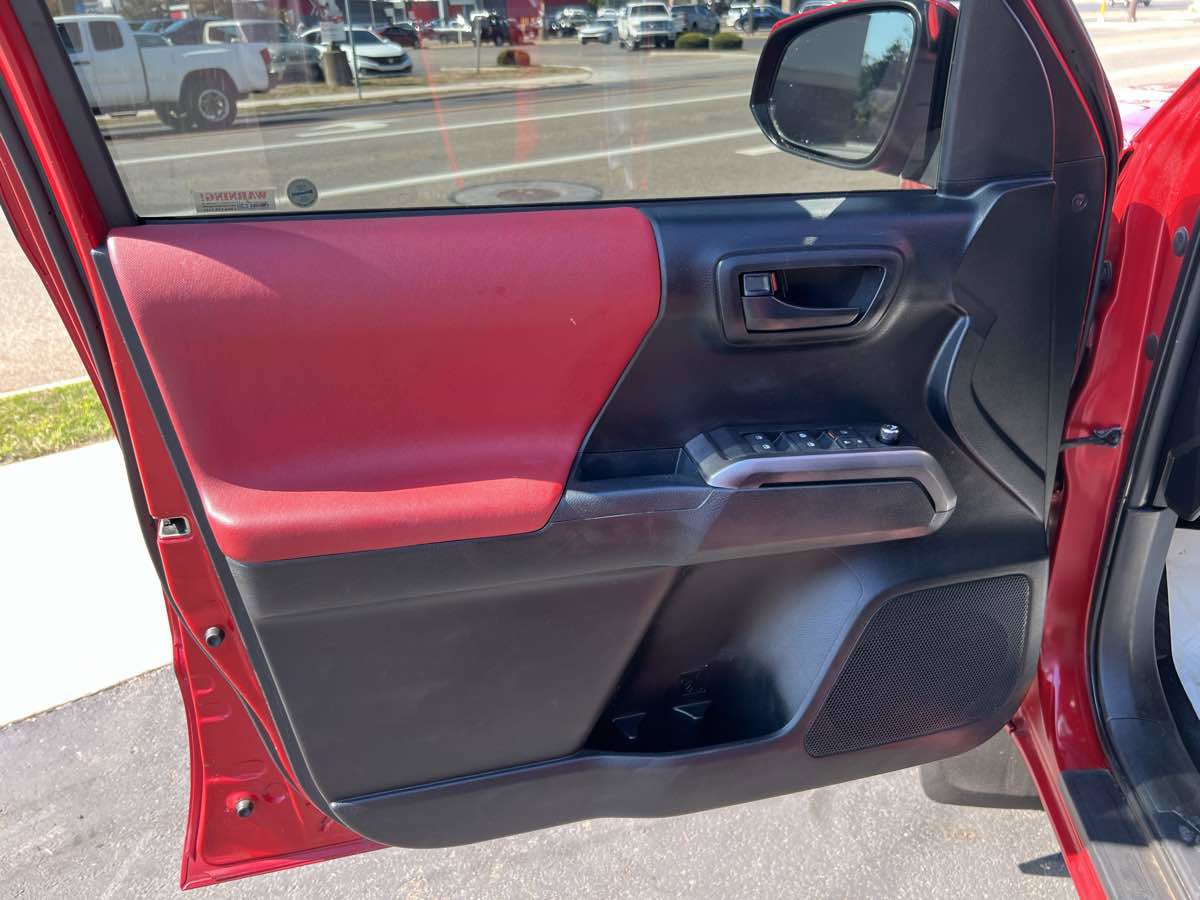 Used 2017 Toyota Tacoma SR5 image 12