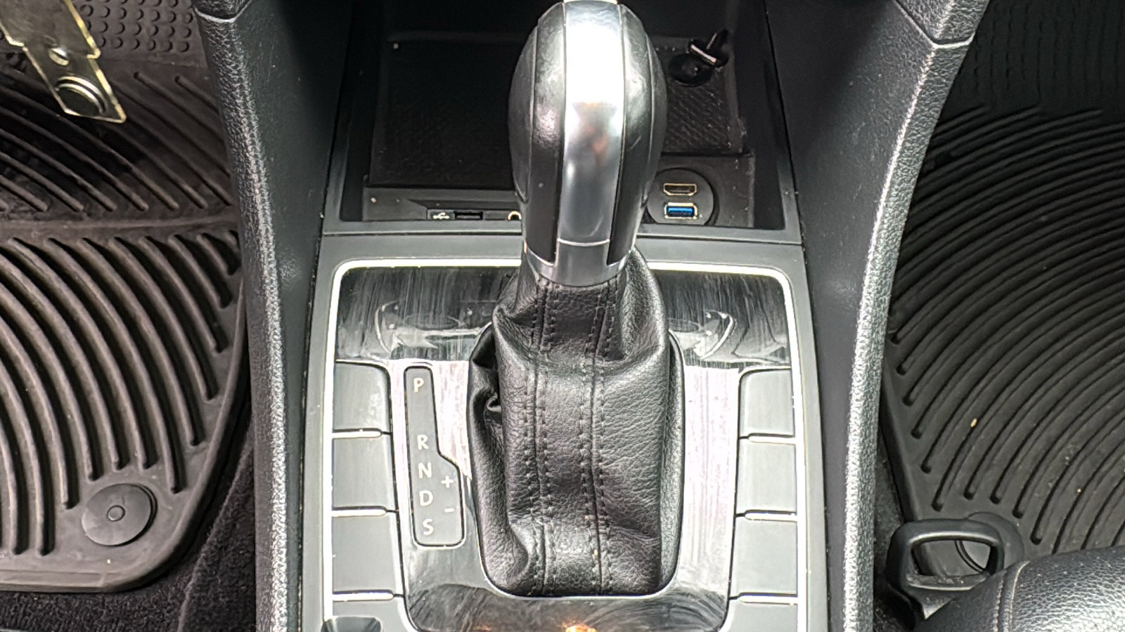 Used 2017 Volkswagen Passat 1.8T R-Line w/ R-Line Lighting Package image 20