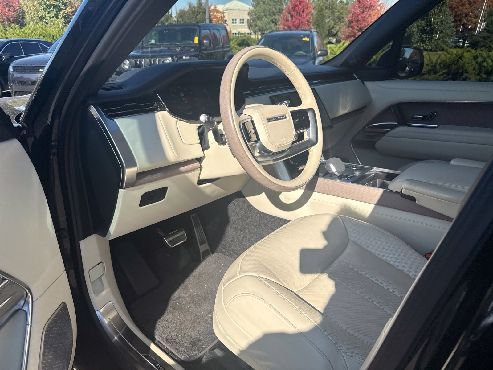 Used 2023 Land Rover Range Rover Long Wheelbase First Edition AWD/4WD image 9