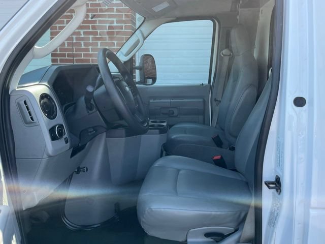 Used 2024 Ford E-450 and Econoline 450 Super Duty w/ Power Windows & Locks Group RWD image 19