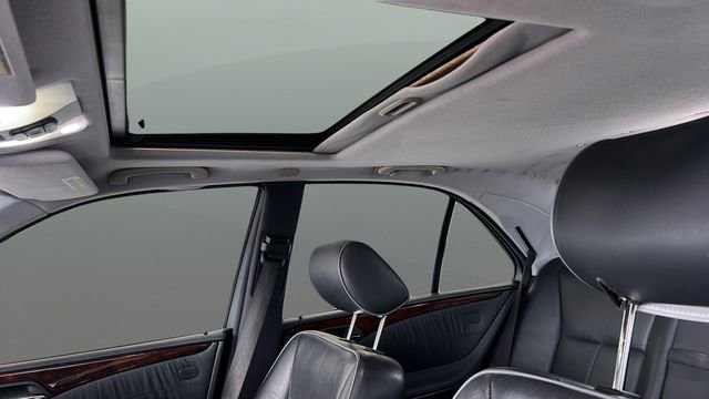 Used 2000 Mercedes-Benz E 320 Sedan image 12