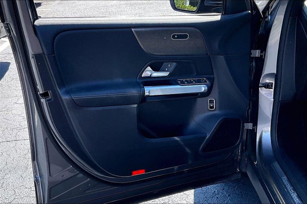 Used 2022 Mercedes-Benz EQB 350 4MATIC image 20