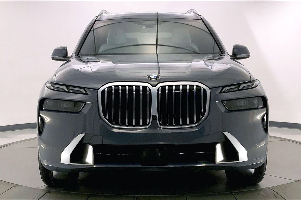Certified 2026 BMW X7 xDrive40i image 2