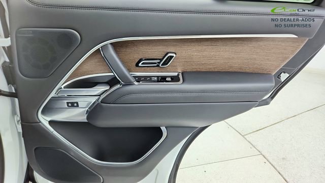 Used 2025 Land Rover Range Rover SE image 26