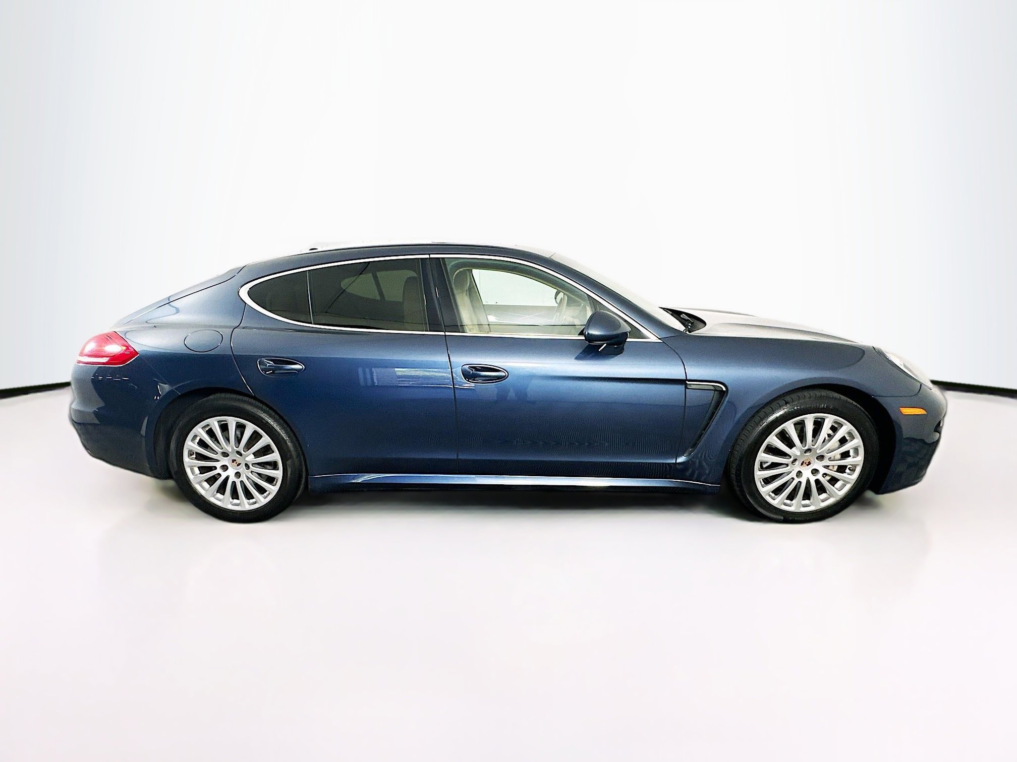 Used 2014 Porsche Panamera S RWD image 10