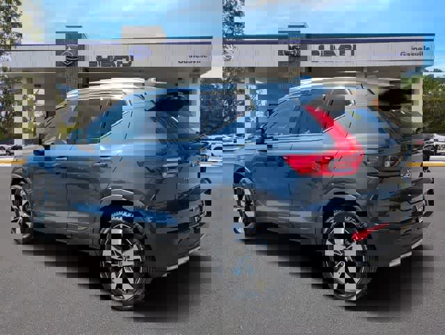 Used 2021 Volvo XC40 T5 Momentum w/ Protection Package Premier image 4