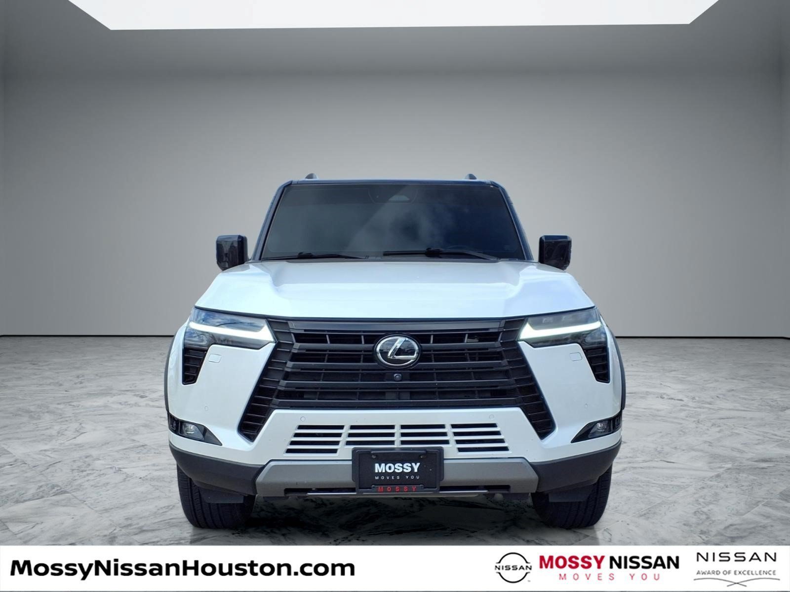 Used 2024 Lexus GX 550 AWD/4WD image 3