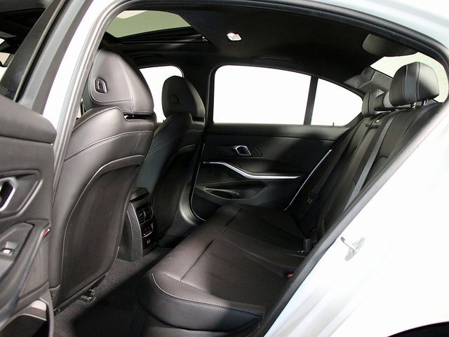 Used 2025 BMW 330i xDrive Sedan image 14