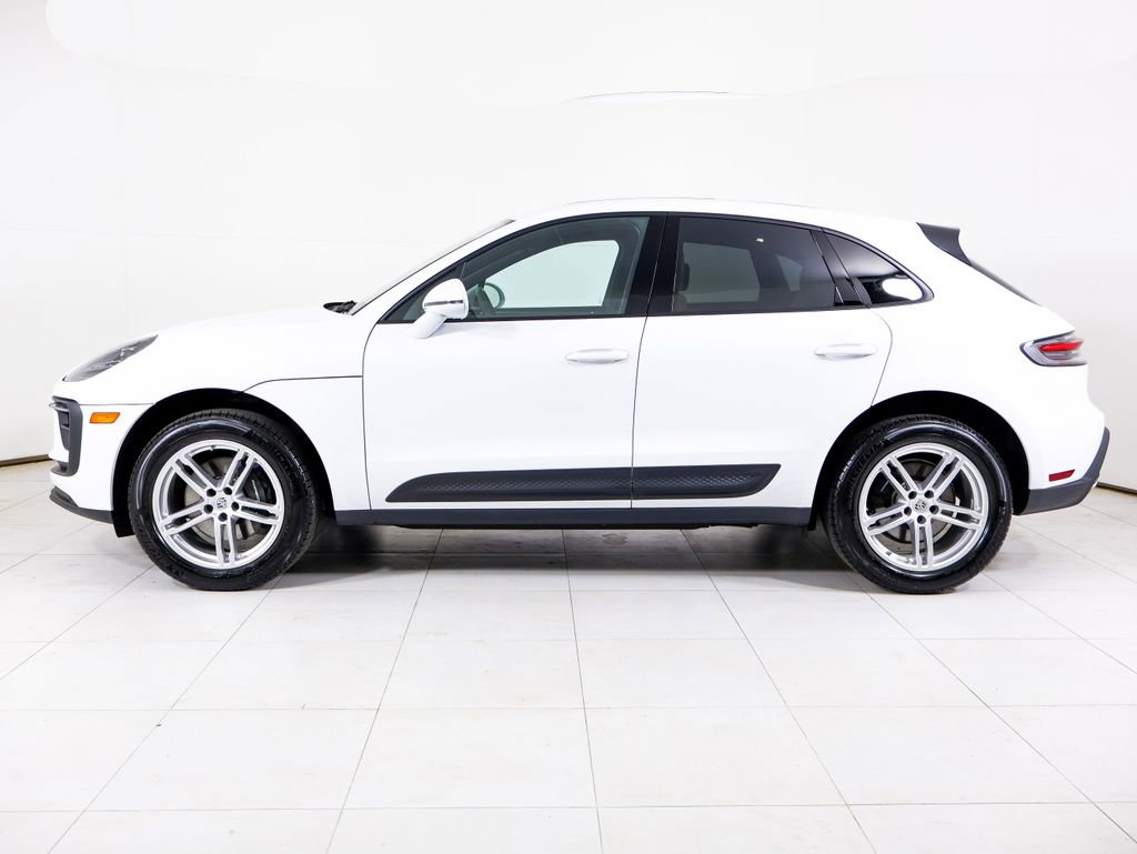 Certified 2025 Porsche Macan AWD/4WD image 2
