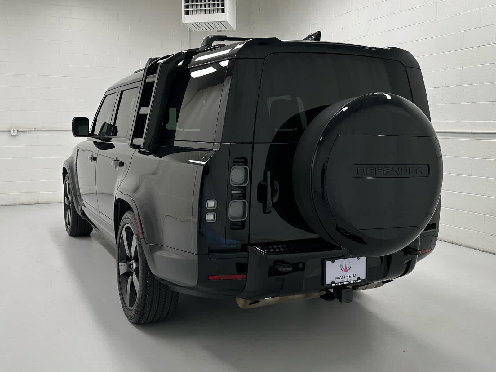 Used 2024 Land Rover Defender 130 X AWD/4WD image 8