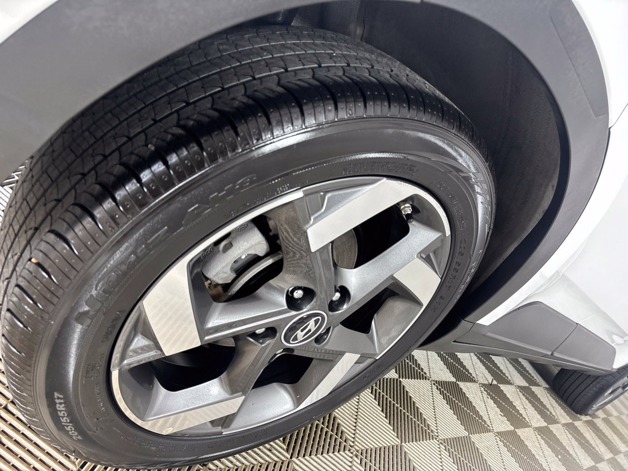 Used 2025 Hyundai Venue SEL FWD image 34