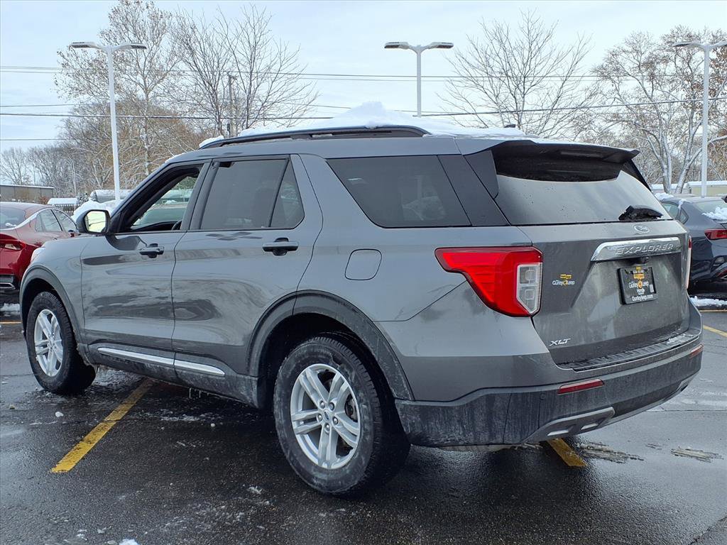 Used 2022 Ford Explorer XLT w/ Equipment Group 202A image 10