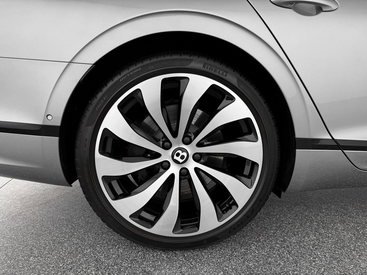 Used 2023 Bentley Flying Spur Azure image 35