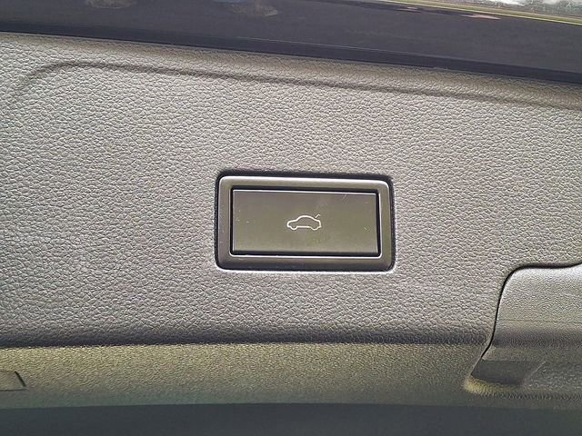 Used 2020 Volkswagen Atlas Cross Sport SE image 31