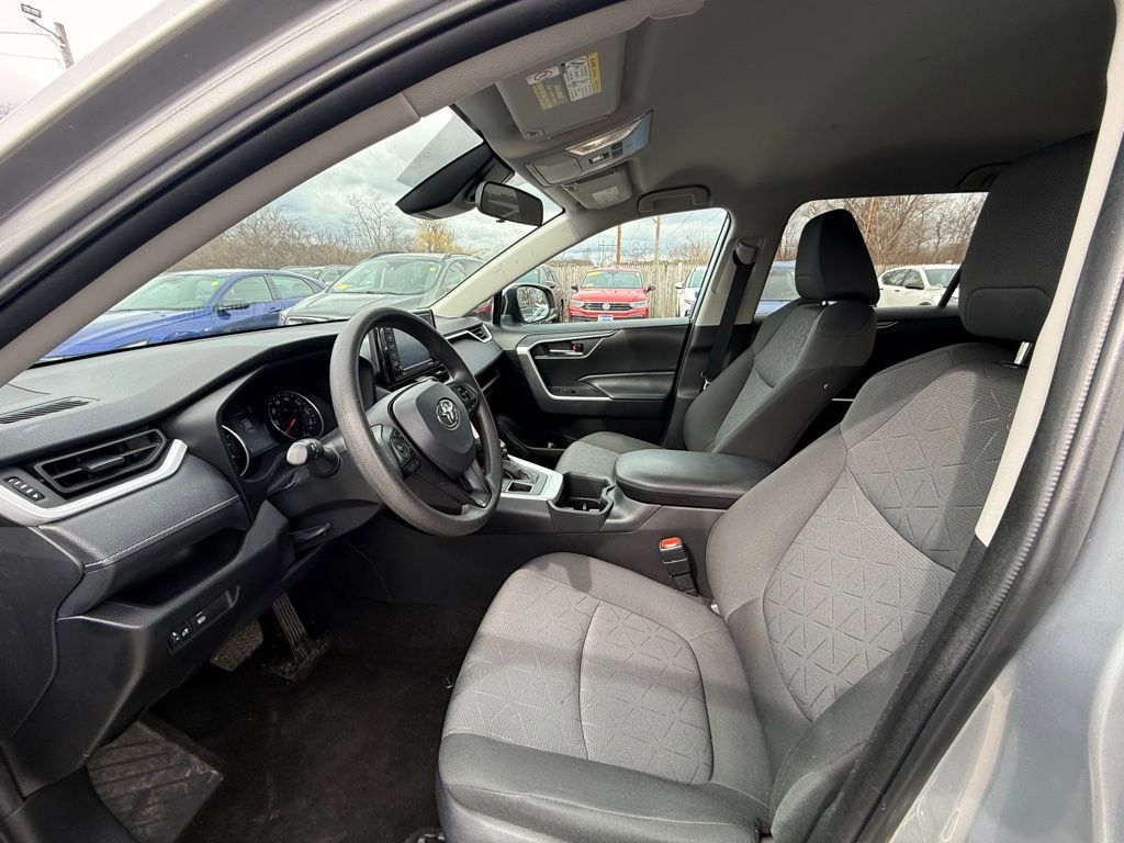 Used 2022 Toyota RAV4 XLE image 9