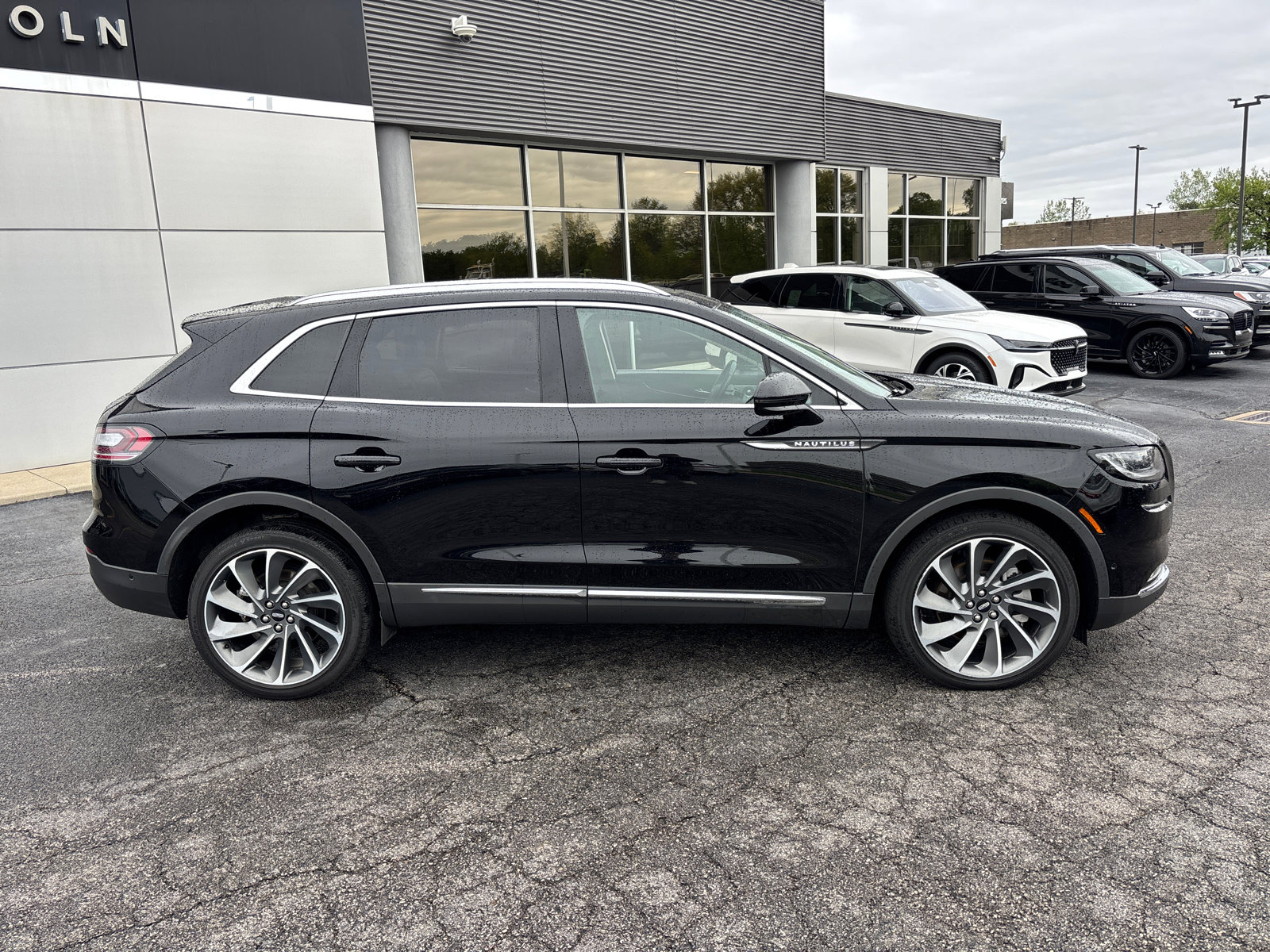 Certified 2023 Lincoln Nautilus Reserve w/ Equipment Group 202A AWD/4WD image 8