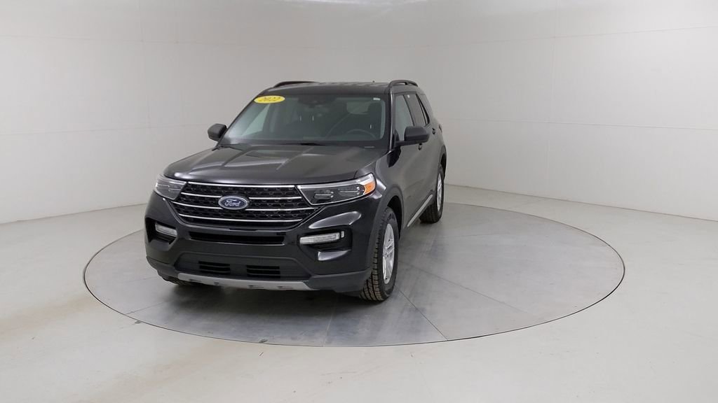 Certified 2022 Ford Explorer XLT w/ Equipment Group 202A image 9