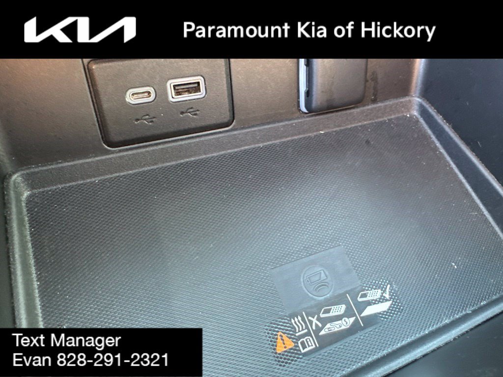 Used 2022 Chevrolet Tahoe Z71 w/ Luxury Package AWD/4WD image 29