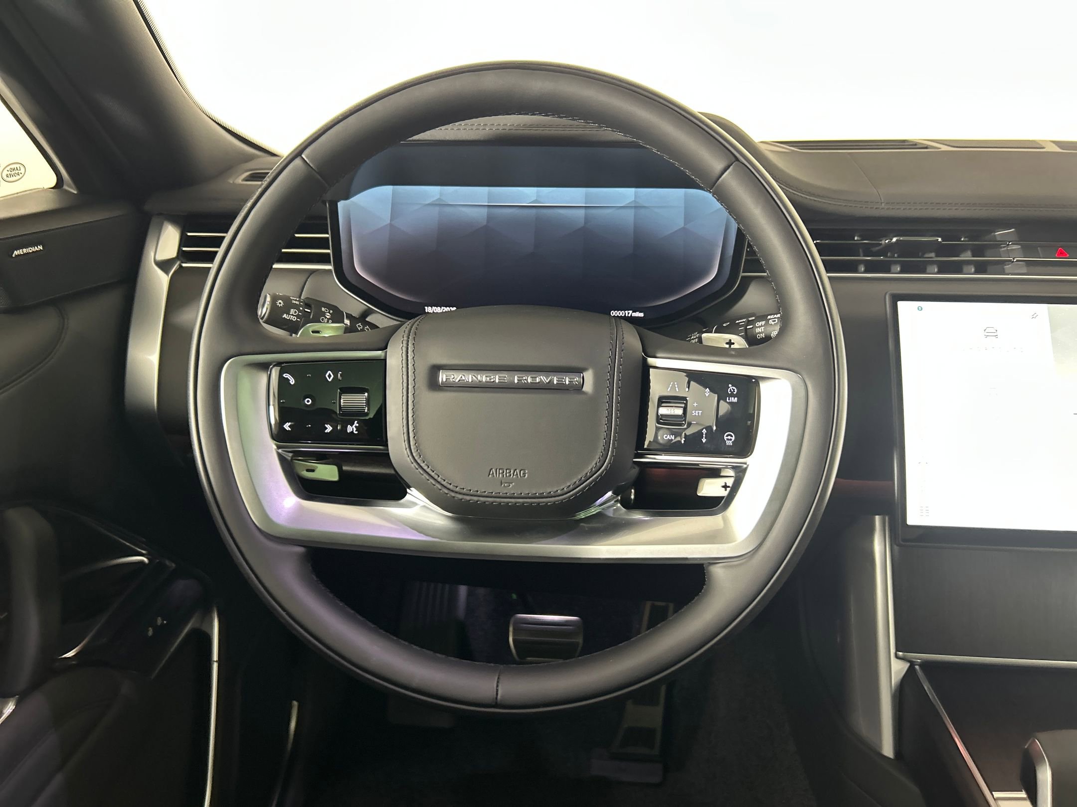 New 2025 Land Rover Range Rover Long Wheelbase SE image 13