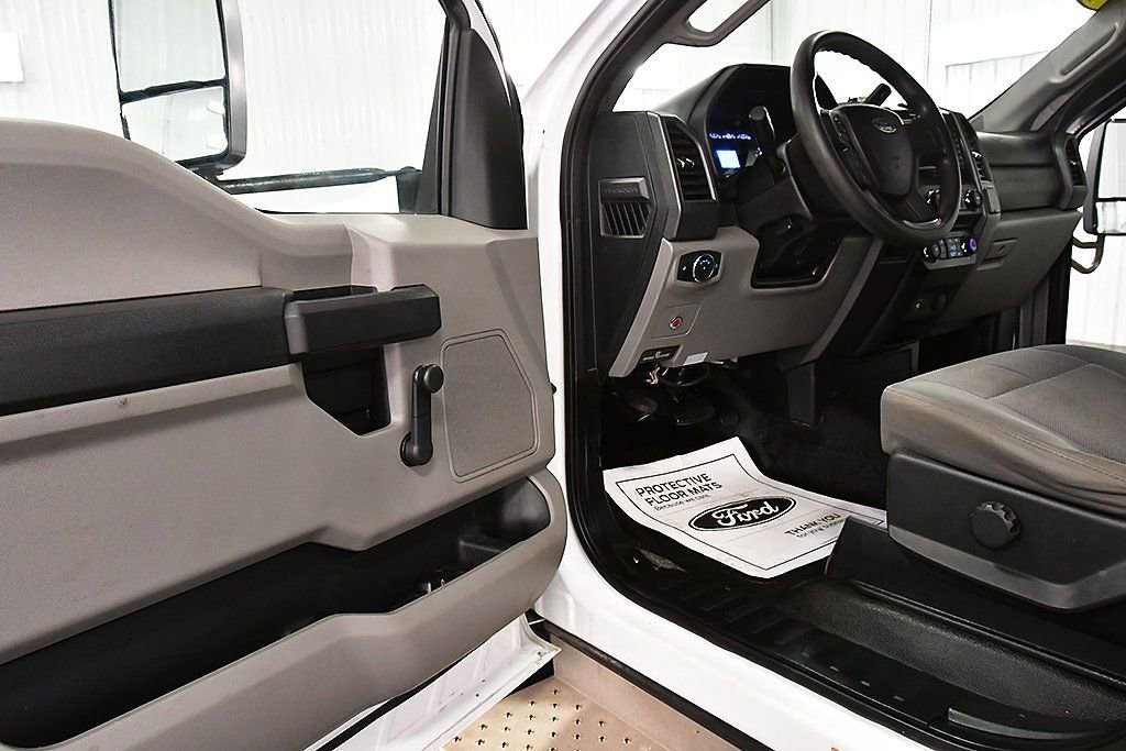 Used 2017 Ford F550 2WD Regular Cab Super Duty image 10