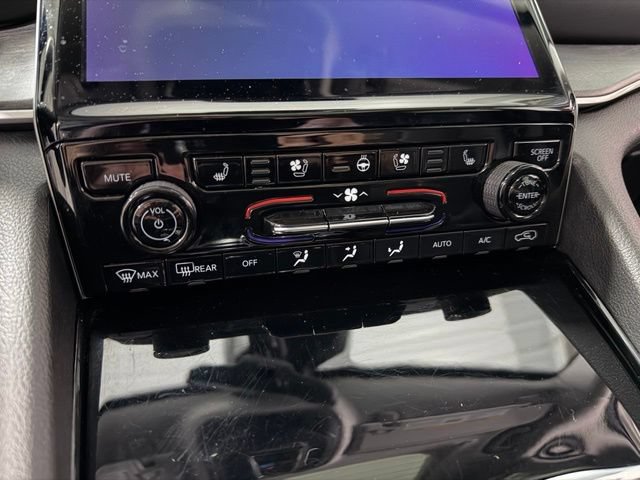 Used 2023 Jeep Grand Cherokee Limited w/ Luxury Tech Group II AWD/4WD image 16
