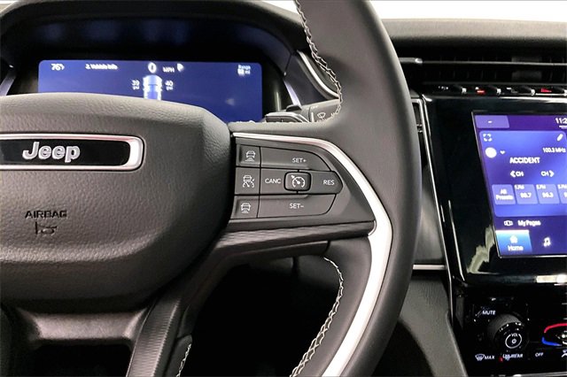 Used 2023 Jeep Grand Cherokee Laredo image 24