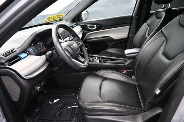 Used 2025 Jeep Compass Limited AWD/4WD image 15