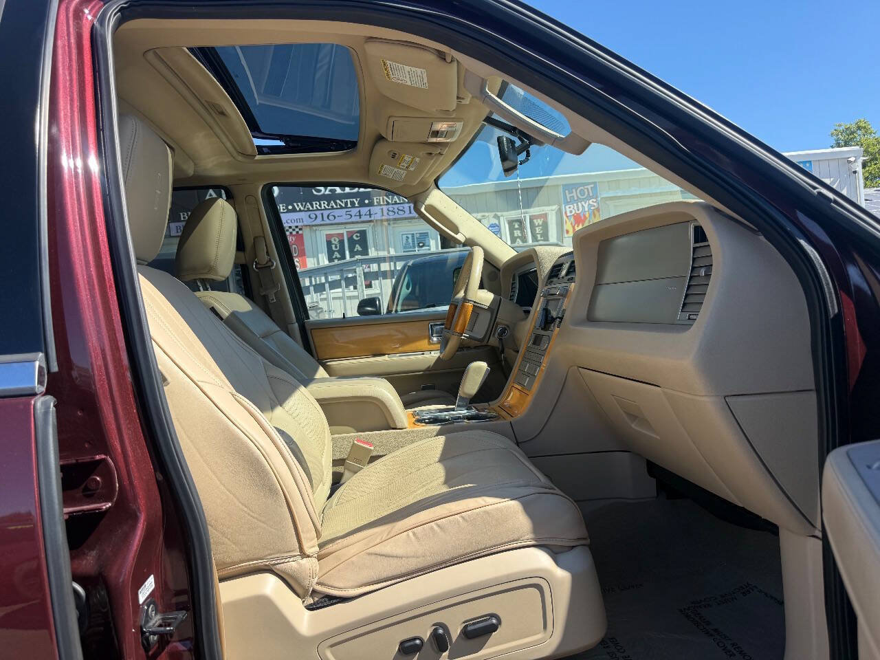 Used 2010 Lincoln Navigator 4WD image 16