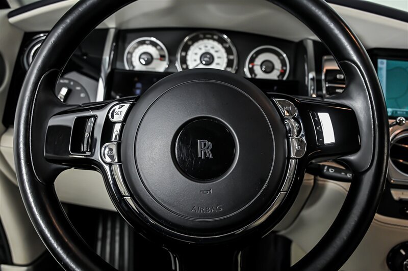 Used 2015 Rolls-Royce Wraith RWD image 27