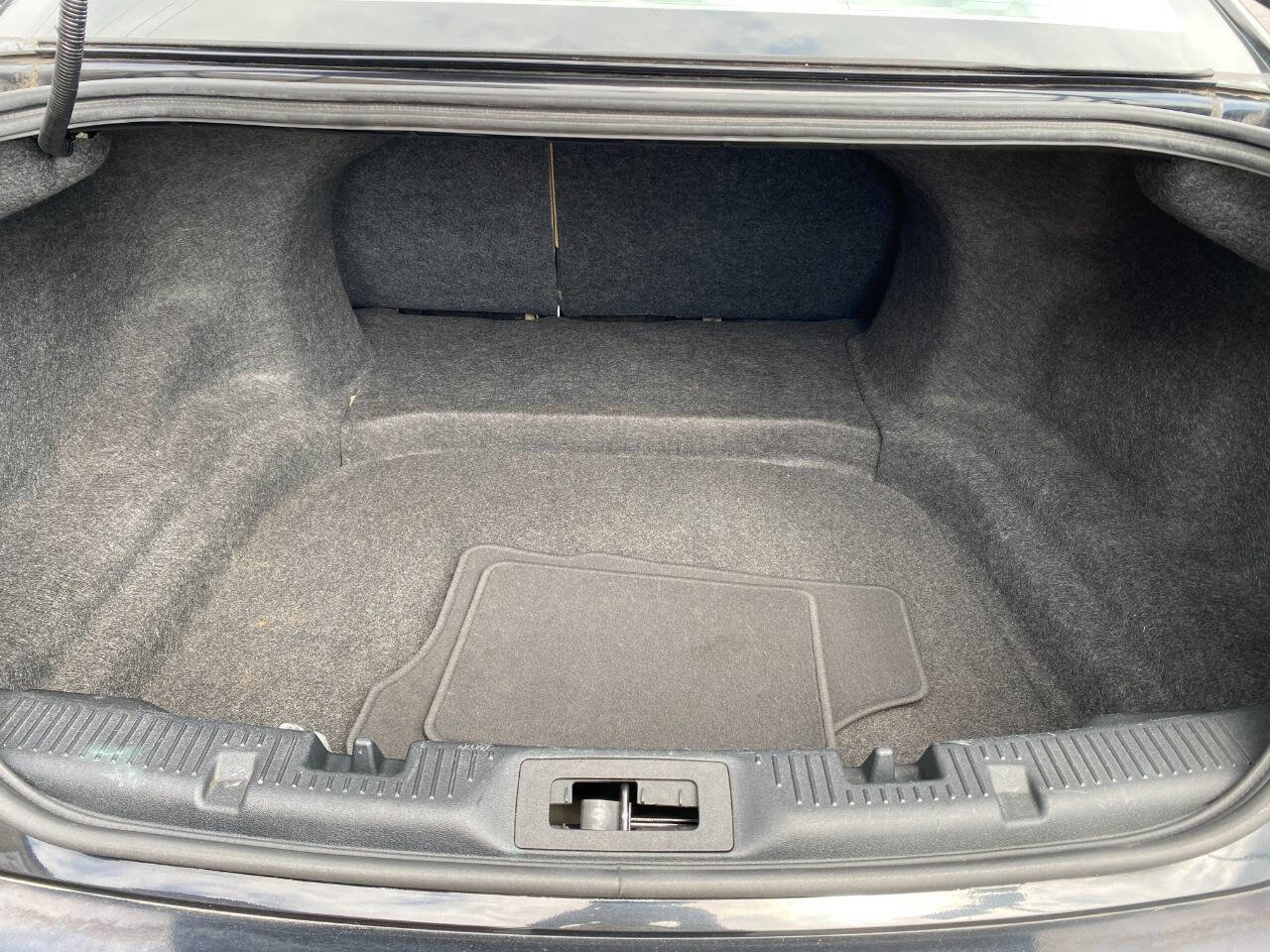 Used 2015 Ford Taurus SE FWD image 24