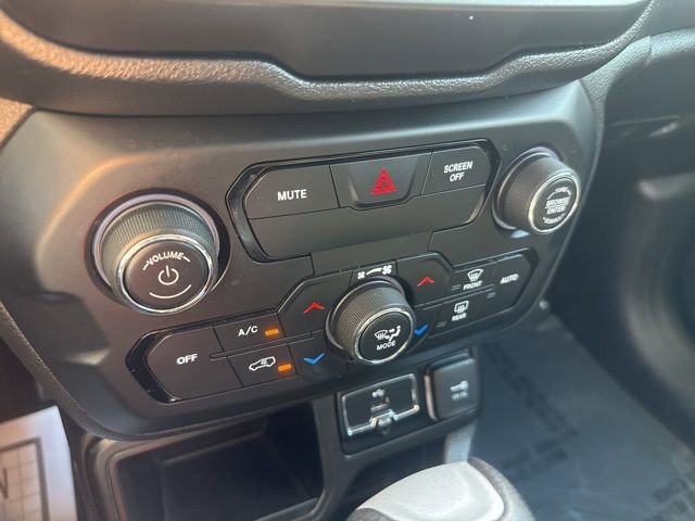 Used 2020 Jeep Renegade Altitude FWD image 18