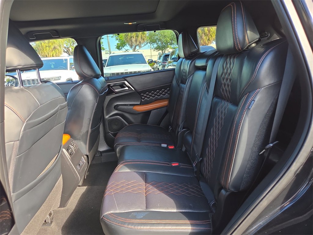 Used 2022 Mitsubishi Outlander SEL image 16